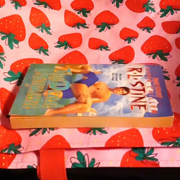 R.L. STINE Fear Street Super Chiller "The Dead Lifeguard" - Picture 5 of 8